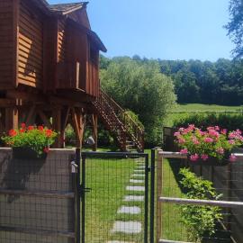 Cabane romantique avec spa privatif insolite en Alsace, hotel i Aspach