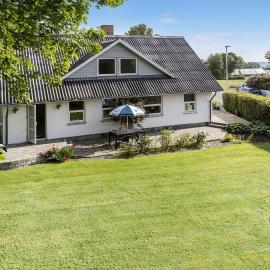 3 Bedroom Beautiful Home In Roslev, hotel in Roslev