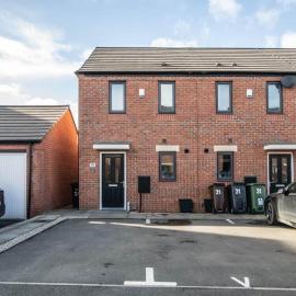 Quiet Two Bedroom House Driveway Parking & Garden