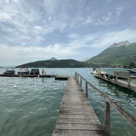 Studio Le Beach du Lac d'Annecy avec les pieds dans l eau, plage et ponton privé