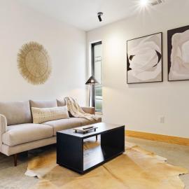 Stylish Boho Loft w Free Prkg with Luxurious King Bed