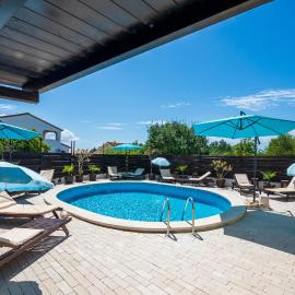 Pet Friendly Apartment In Peroj With Wifi