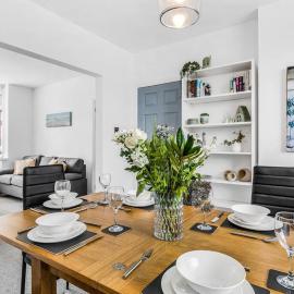 Relaxing 3 Bedroom Stay with Private TVs Near Ashby