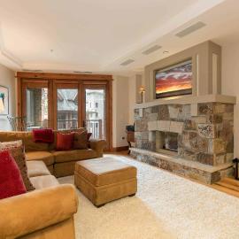 Big Horn Lodge 409 by East West Hospitality, viešbutis mieste Trakis