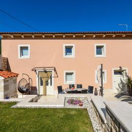 Lovely Istrian house - Šegon, hotel di Plomin