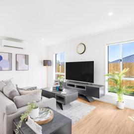 Convenient Brandnew 4 Beds House, 5 mins to mall, Hotel in Springfield Lakes