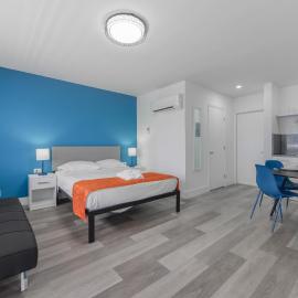 Ocean view Balcony with Pool & Parking -M42
