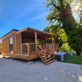 Les Lodges d'Emeraude, hotel u gradu Maisod