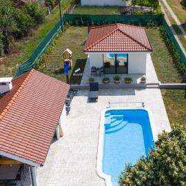 Country side Villa Mila, hotelli kohteessa Čupici