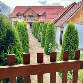 Pensiunea Casa Nina โรงแรมในคือร์ตีโชอารา