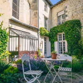 Le Prieuré Sainte Croix, hotell sihtkohas Loudun