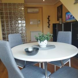 Duplex con terraza y vistas a la montaña internet aire acondicionado frente a piscinas públicas