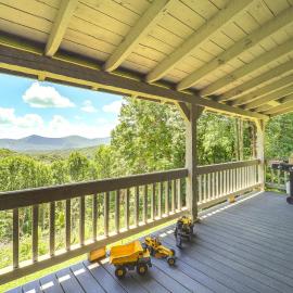Ashe County Log Cabin: Mountain-View Deck, Sauna, Hotel in Creston