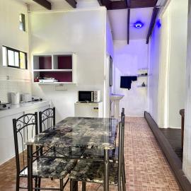 Furnished Modern Farm Flat Tuvurara Savusavu Jasmeeruls Bayt, hotel a Nakasa