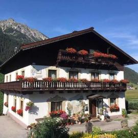 Haus Rosemarie, hotel em Nesselwängle