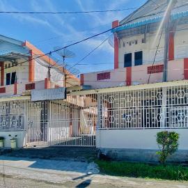 Amira House Kisaran RedPartner, מלון בKisaran