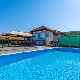 GERANIUM Holliday Villas, Hotel in Obrochishte