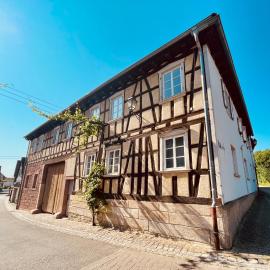 Auszeit - Historisches Ferienhaus in der Südpfalz, hotel em Dierbach