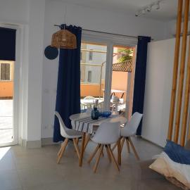 Open Space Centralissimo Nettuno fronte Porto، فندق في نيتّونو