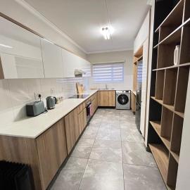 Large 3 Bedroom Apartment in Midrand, Waterfall City - More space than a hotel room - Ideal for families, groups and work trips - 20 Elizabeth Place