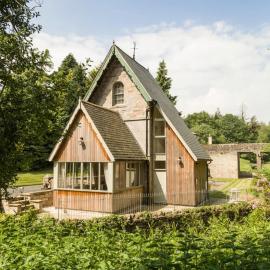 Folly - Middleton Hall Estate, hotel in Belford