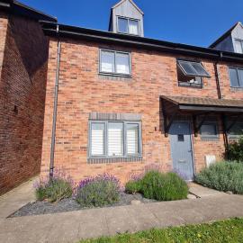 Large Double Room with Ensuite and double shower - Homestay
