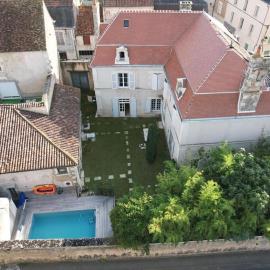 Le Logis de Louis, hotel u gradu Sen Saven