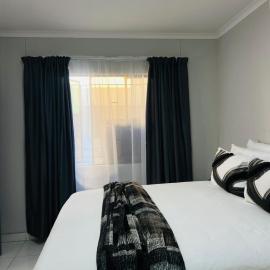 Easy Living Apartment, hotel u gradu Rundu