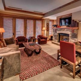 Catamount Lodge 211 by East West Hospitality: Truckee şehrinde bir otel