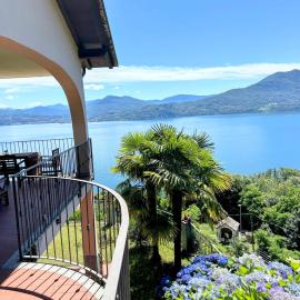 Lago Maggiore - Traumbalkon mit Seeblick & Pool und 2 SZ, hotel en Oggebbio