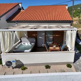 House Ivana with jacuzzi