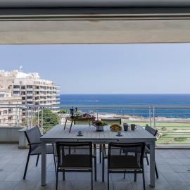 602 Sliema 3Bed seafront with Pool by Homely