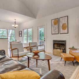 Black Mountain Hideaway w/ Hot Tub & Pool Table!