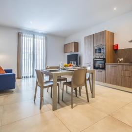 FL 2 TheLODGE-Charming City Retreat by Homely, hotel a Mellieħa