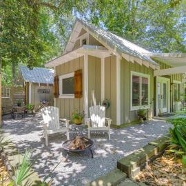Historic Biloxi Bay Cottage w/ Beautiful View, hotel in Ocean Springs