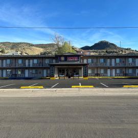 HWY 50 Inn, hotel u gradu Ili