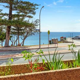 10 Cottesloe - steps from beach - sleeps 3-WIFI