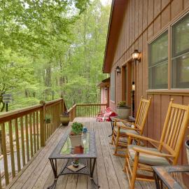 Cozy Whittier Home w/ Fire Pits < 15 Mi to Hiking!, Hotel in Whittier