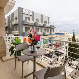 The Pinnacle Fl2 city escape by Homely