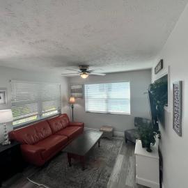 875 Oasis #1 Location!