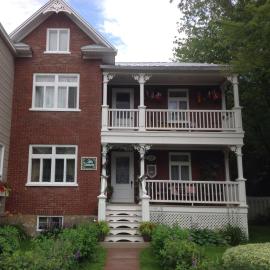 La Belle Visite, anciennement Gîte Victoria, hotel in Rimouski
