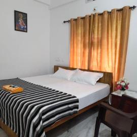 GREEN FIELDS Apartments, מלון במאננטהוואדי