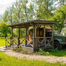Romantic stay in apple tree park - Vintage Gaz-63، فندق في Nākotne