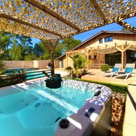 Villa Pins&Spa Piscine Jacuzzi Petanque Ping-pong, hotel in Andernos-les-Bains