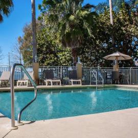 Comfort Suites Clearwater - Dunedin, отель в Клируотере