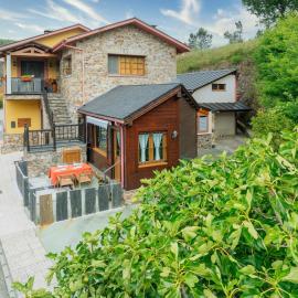 Apartamentos Rurales TIN TURISMO, отель в городе Санта-Эулалия-де-Оскос