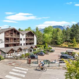 Aparthotel Des Alpes，卡瓦萊塞的飯店