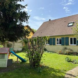 Maison familiale avec jardin, proche Paris Centre, hotel in Neuilly-Plaisance
