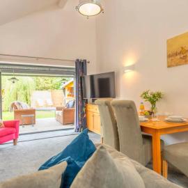 Modern and Stylish Bungalow - Pass the Keys