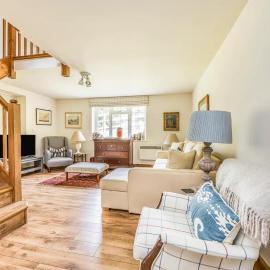 Charming Annexe Lodge with Parking - Pass The Keys, hotell i Midhurst